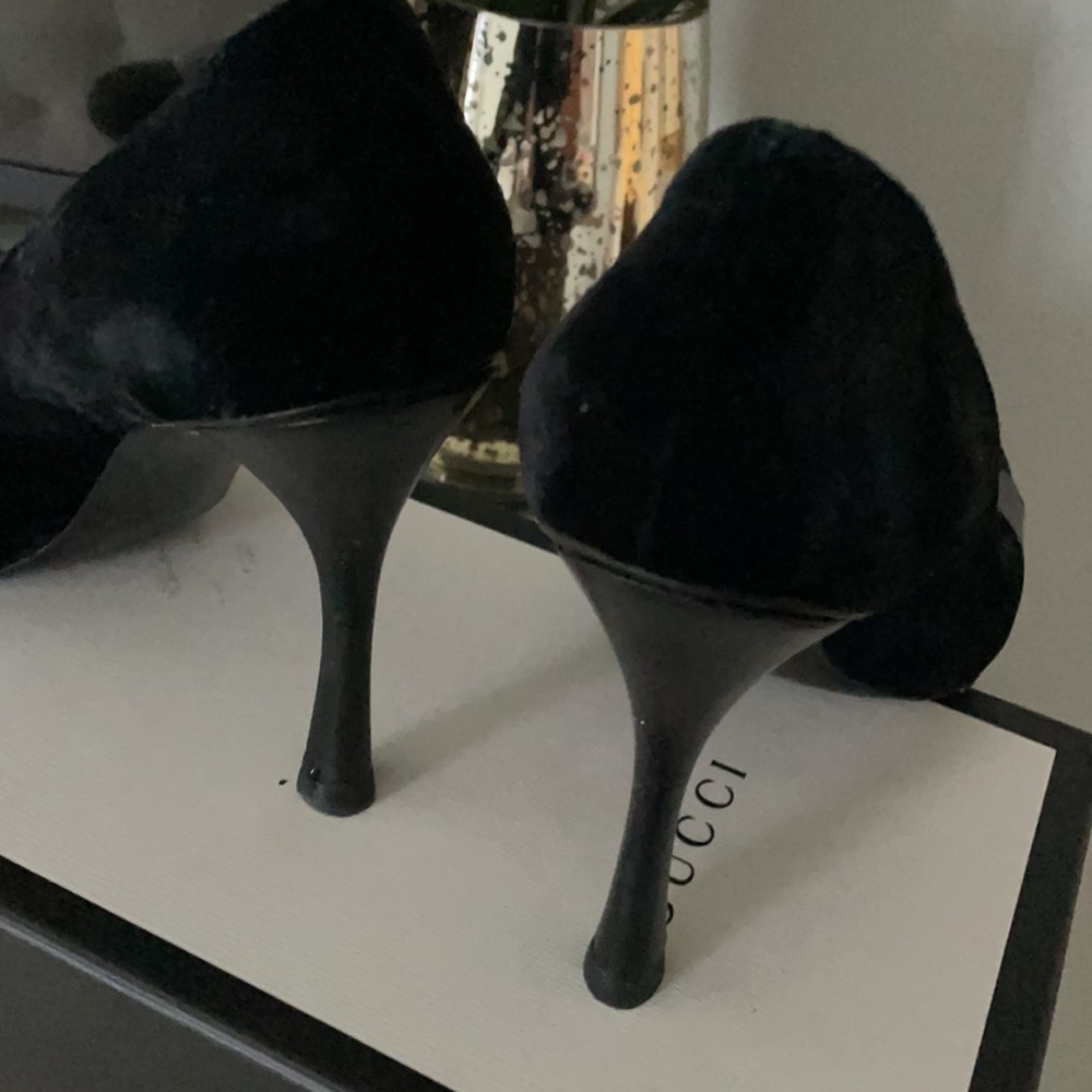 COPY - Iconic Gucci velvet heels. - Picture 3 of 6